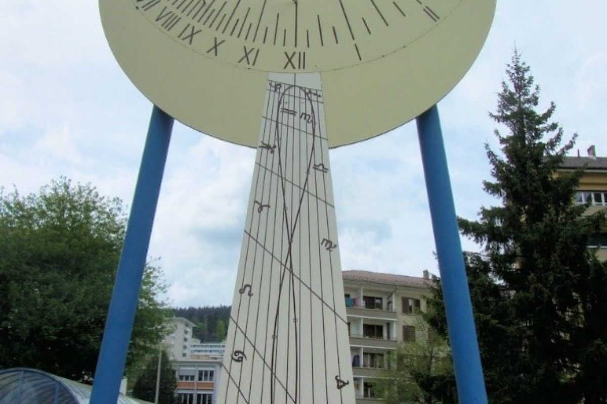 ESCAPADE D'ÉtÉ - Le cadran solaire de l'Esplanade du Cadran à la Chaux-de-Fonds